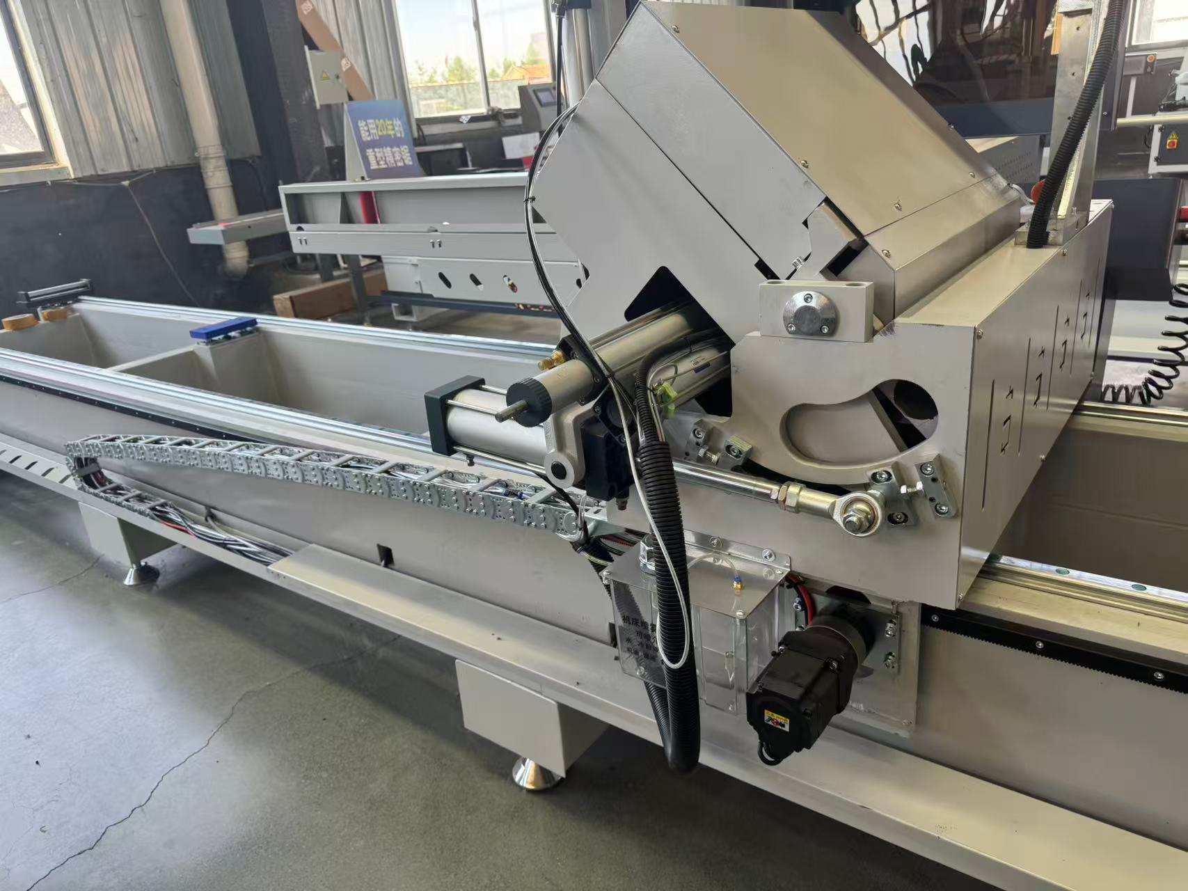 550 CNC बाह्य पिभोट प्रेसिजन मिटर सो, 45°/90