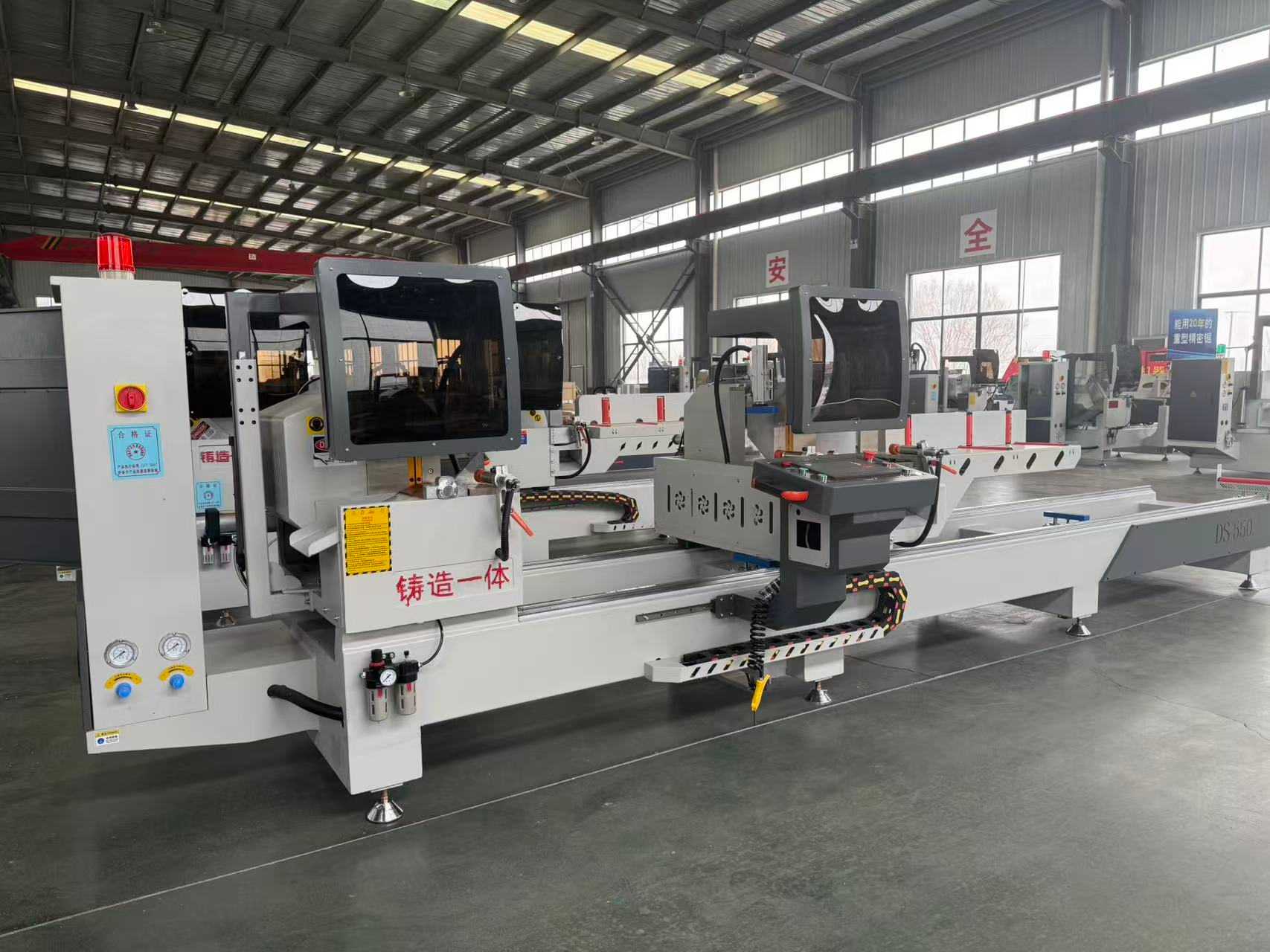 550 CNC आन्तरिक कुंडा 45-डिग्री र 90-डिग्री परिशुद्धता देखा