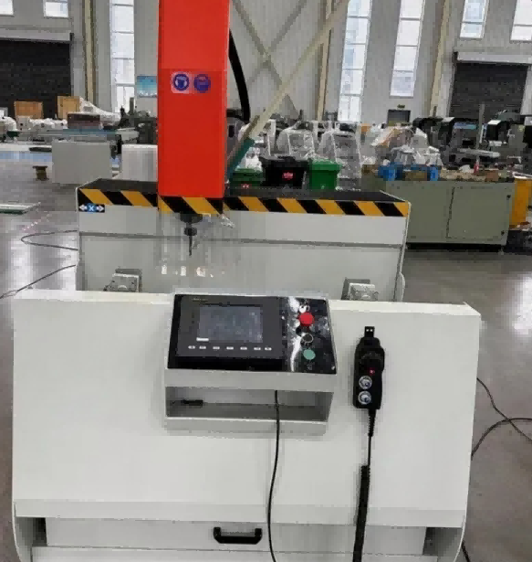 800mm 3-अक्ष उच्च-कठोरता CNC मेसिनिङ केन्द्र | उद्देश्य-औद्योगिक एल्युमिनियम एक्सट्रुसनका लागि निर्मित